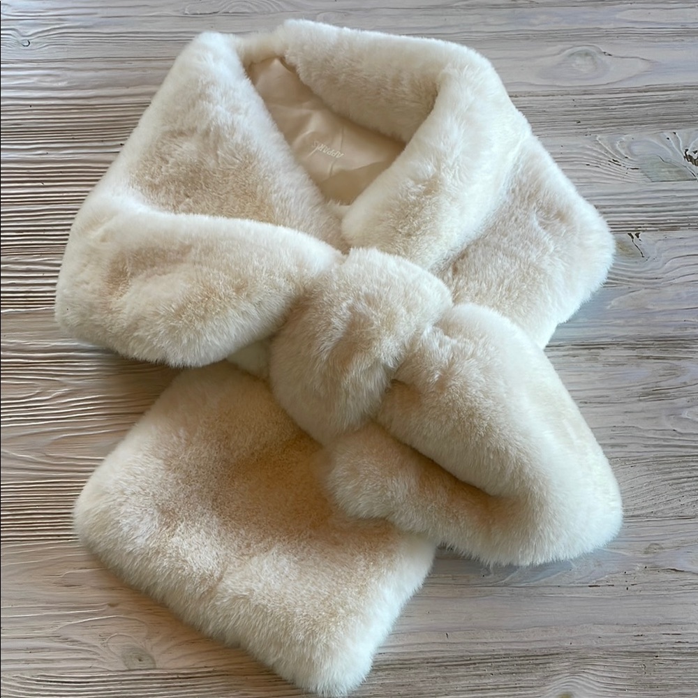 Apparis Cream Faux Fur Scarf